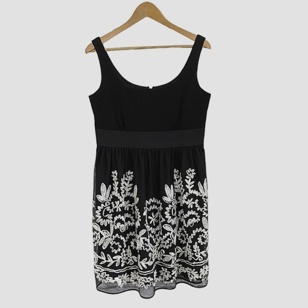 R&M Richards Petite Party Evening  Black & White Embroidered Ribbon Dress